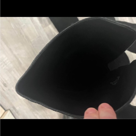 Black suede thigh high boots. Zipper at the side and fashion laces at the back. - Picture 6 of 8